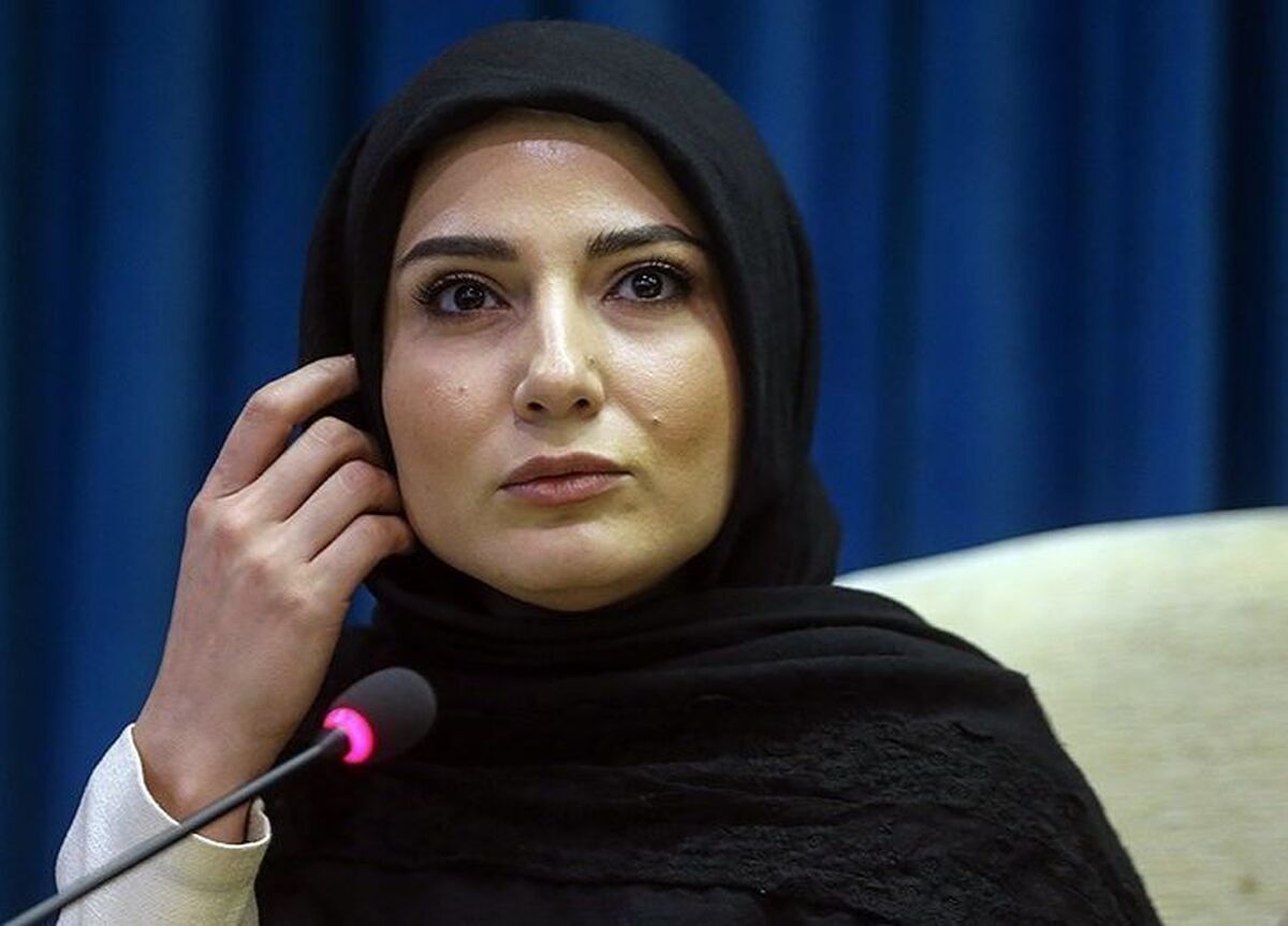 عکس | استایل متفاوت سمیرا حسن‌پور در یک گالری هنری