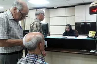بانک رفاه تا یک&zwnj;سوم حقوق بازنشستگان را کسر کرد!