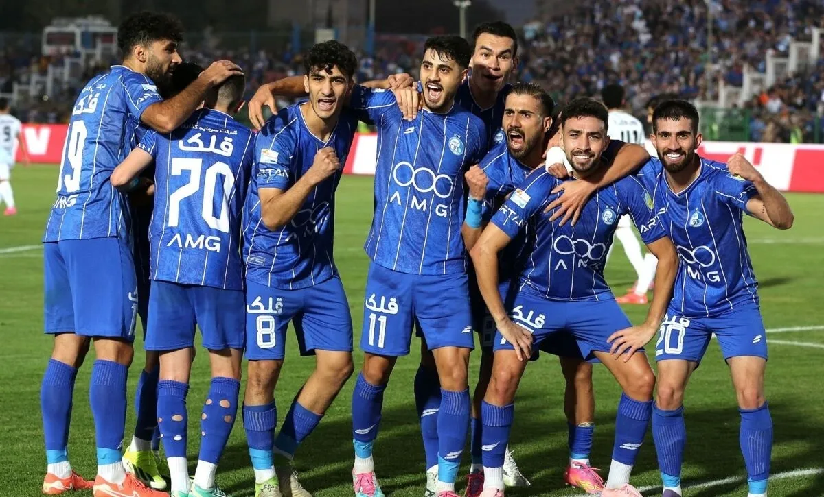 دردسر بزرگ برای مدافع استقلال؛ رستم از حضور در جام جهانی محروم می‌شود؟