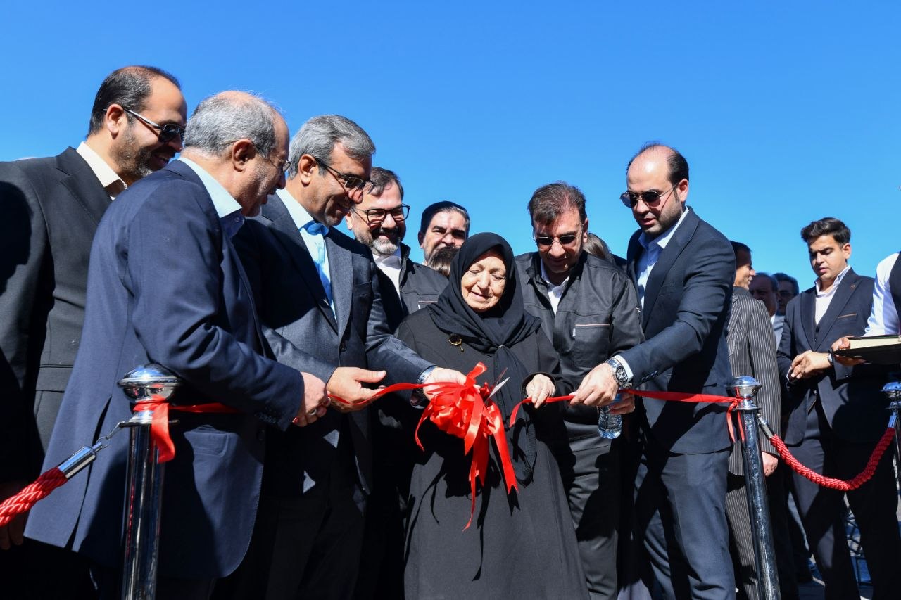 این کارخانه را یک مادر افتتاح کرد؛ داستانی فراتر از یک مراسم صنعتی این کارخانه را یک مادر افتتاح کرد؛ داستانی فراتر از یک مراسم صنعتی