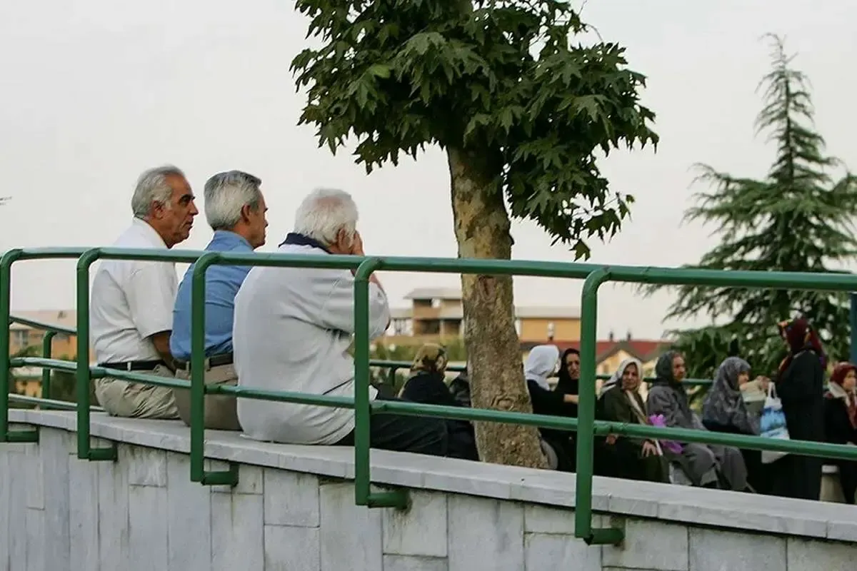 بحران معیشت بازنشستگان / مستمری‌بگیران: حقوقمان تا ۱۰ روز اول ماه هم دوام نمی‌آورد!