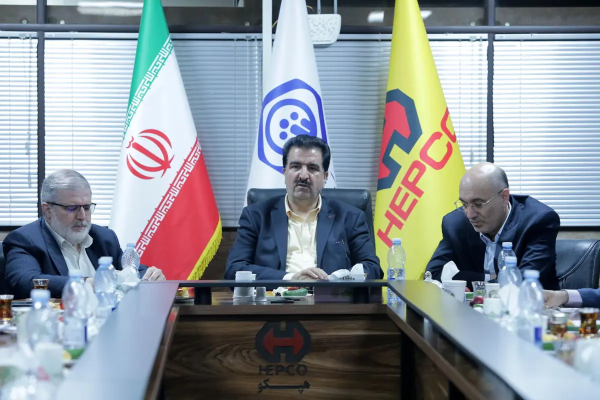 کارگران و بازنشستگان صاحبان اصلی بانک رفاه کارگران هستند کارگران و بازنشستگان صاحبان اصلی بانک رفاه کارگران هستند