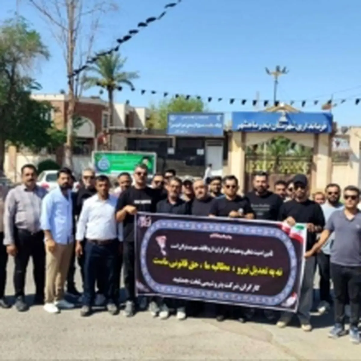 درخواست کارگران اخراجی پتروشیمی تخت جمشید برای بازگشت به کار/ مسئولان قول دادند اما عمل نکردند درخواست کارگران اخراجی پتروشیمی تخت جمشید برای بازگشت به کار/ مسئولان قول دادند اما عمل نکردند